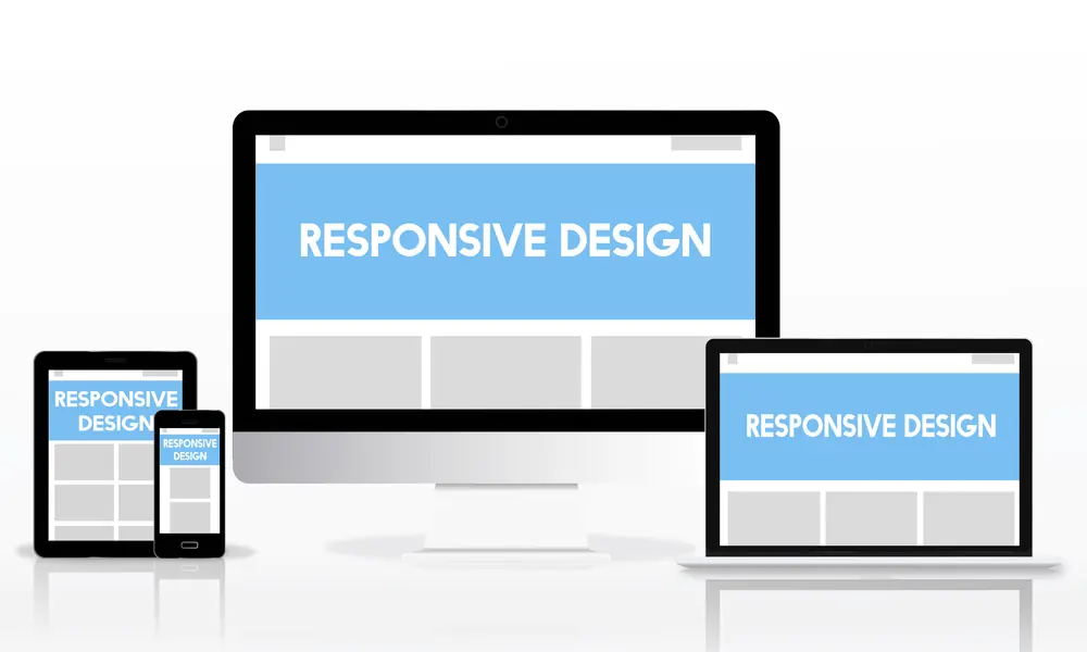 Site responsivo exibido em monitor, notebook, tablet e celular (foto de banco de imagens)